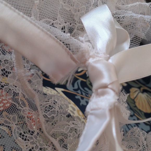 ❤️🌹Victoria's secret gorgeous ivory lingerie - Picture 5 of 5